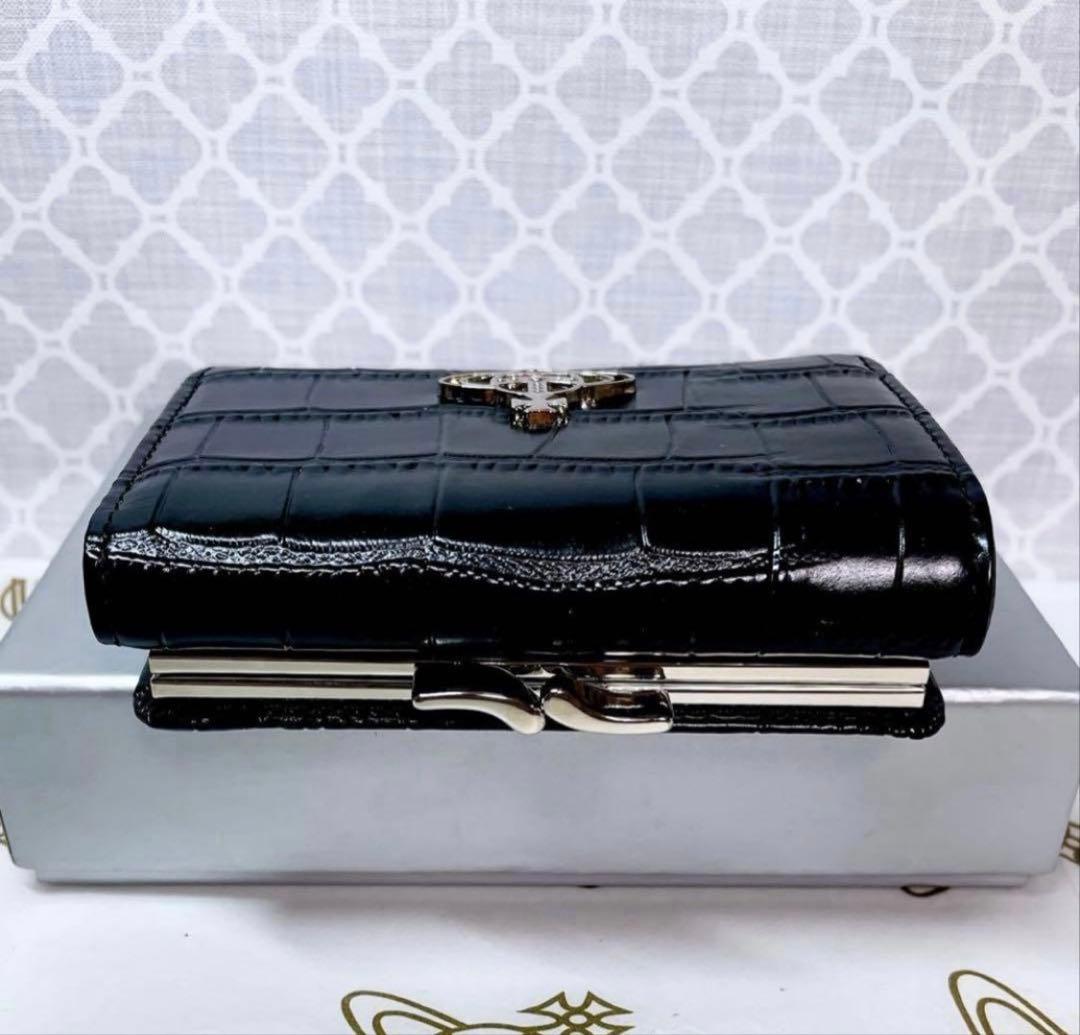 【新作☆内側に素敵な柄】新品 ヴィヴィアン・ウエストウッド 三折財布 黒