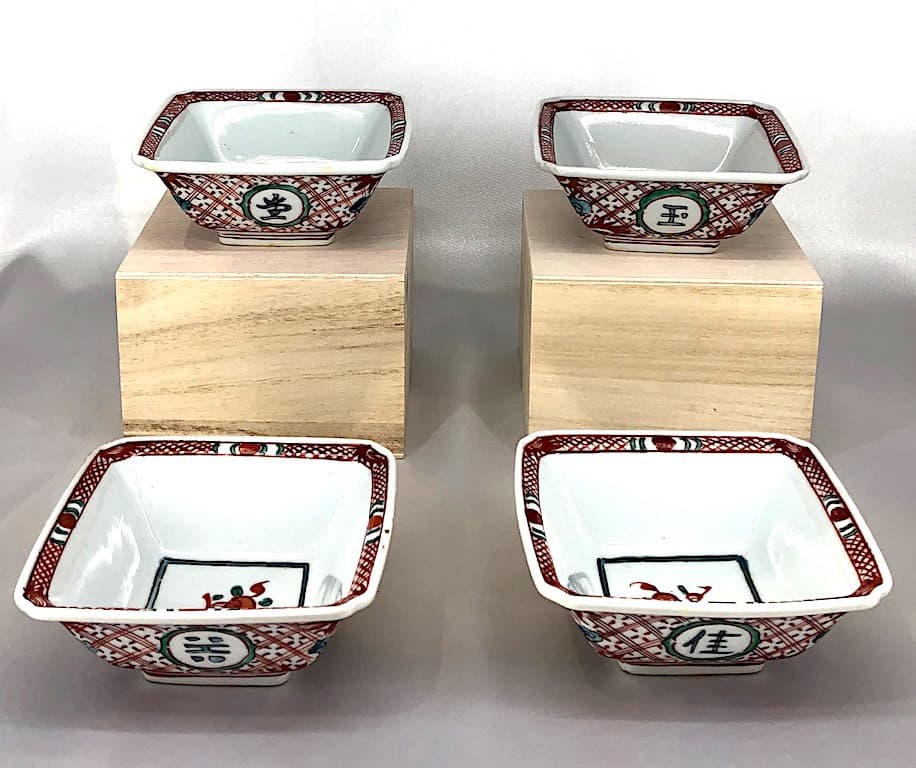 渋草焼　不詳　呉洲赤絵五彩赤玉花卉「玉堂佳器」文鉢　四客揃　無傷　箱合　古物。