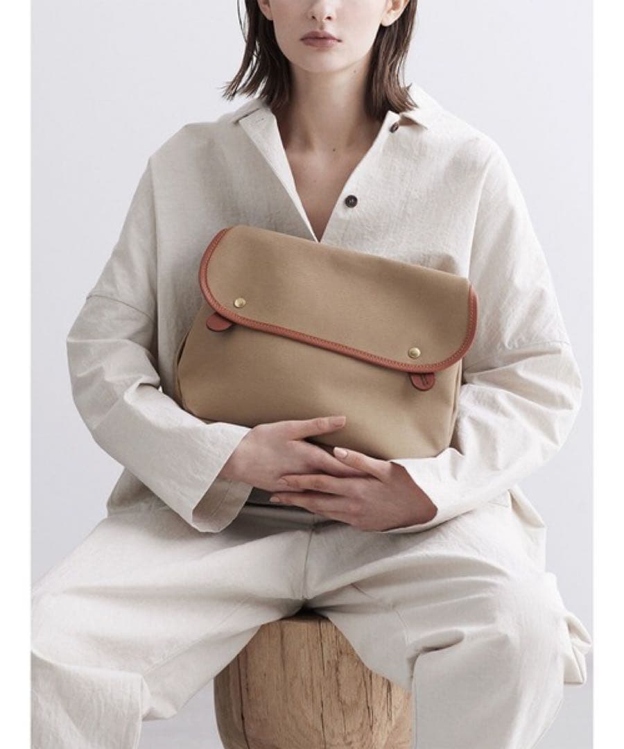 Brady AVON カーキ ショルダーバッグ