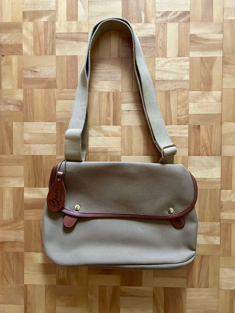 Brady AVON カーキ ショルダーバッグ