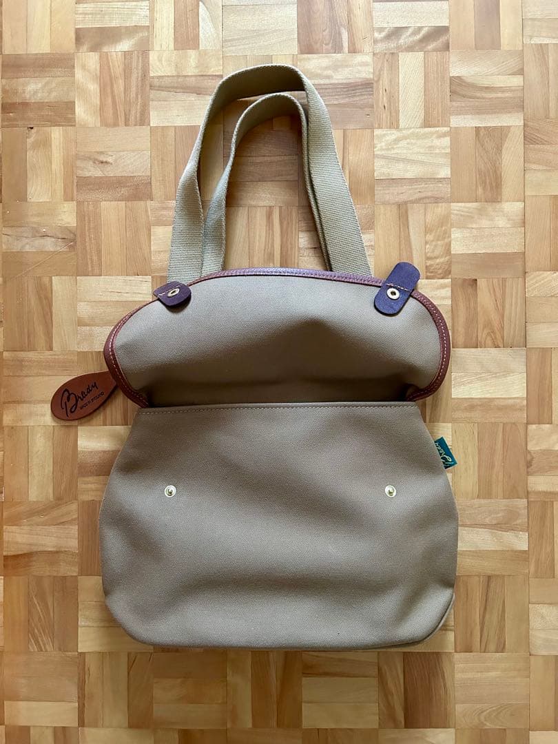 Brady AVON カーキ ショルダーバッグ
