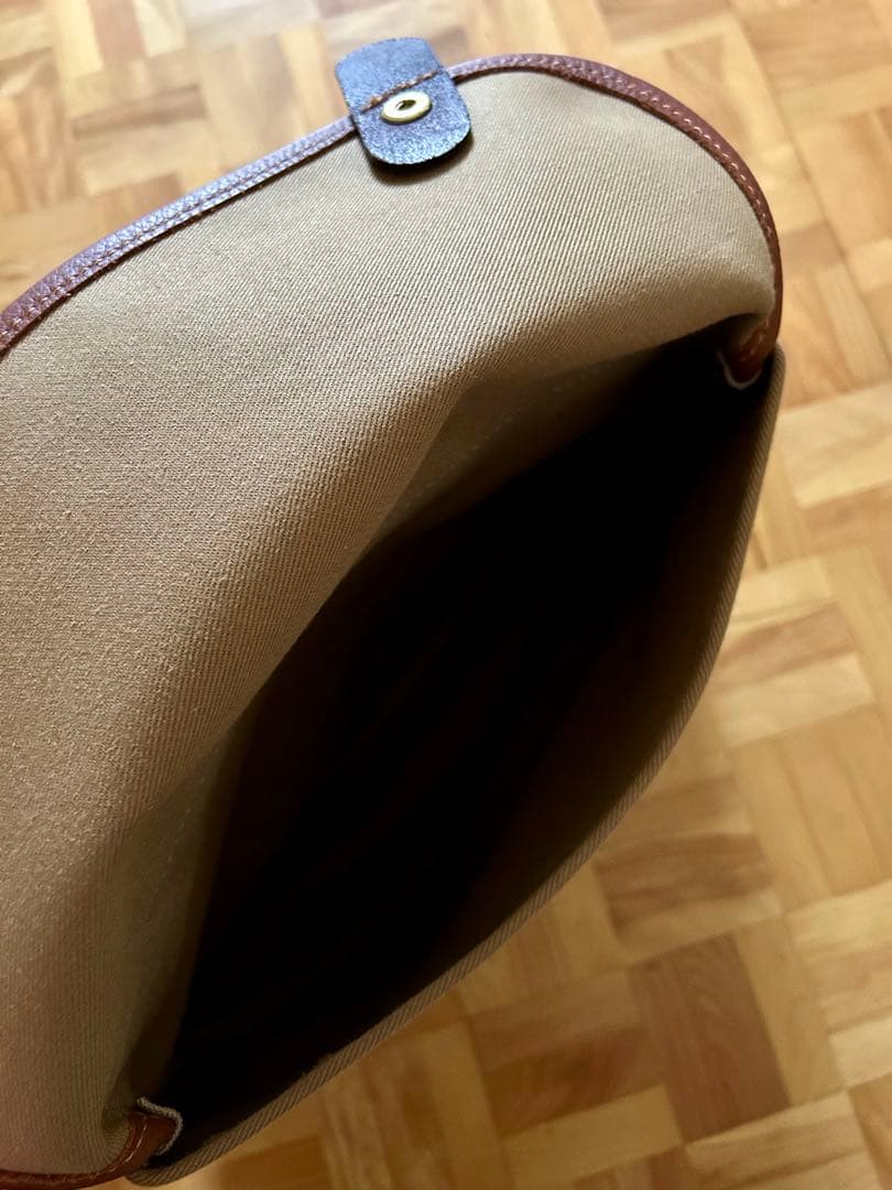 Brady AVON カーキ ショルダーバッグ