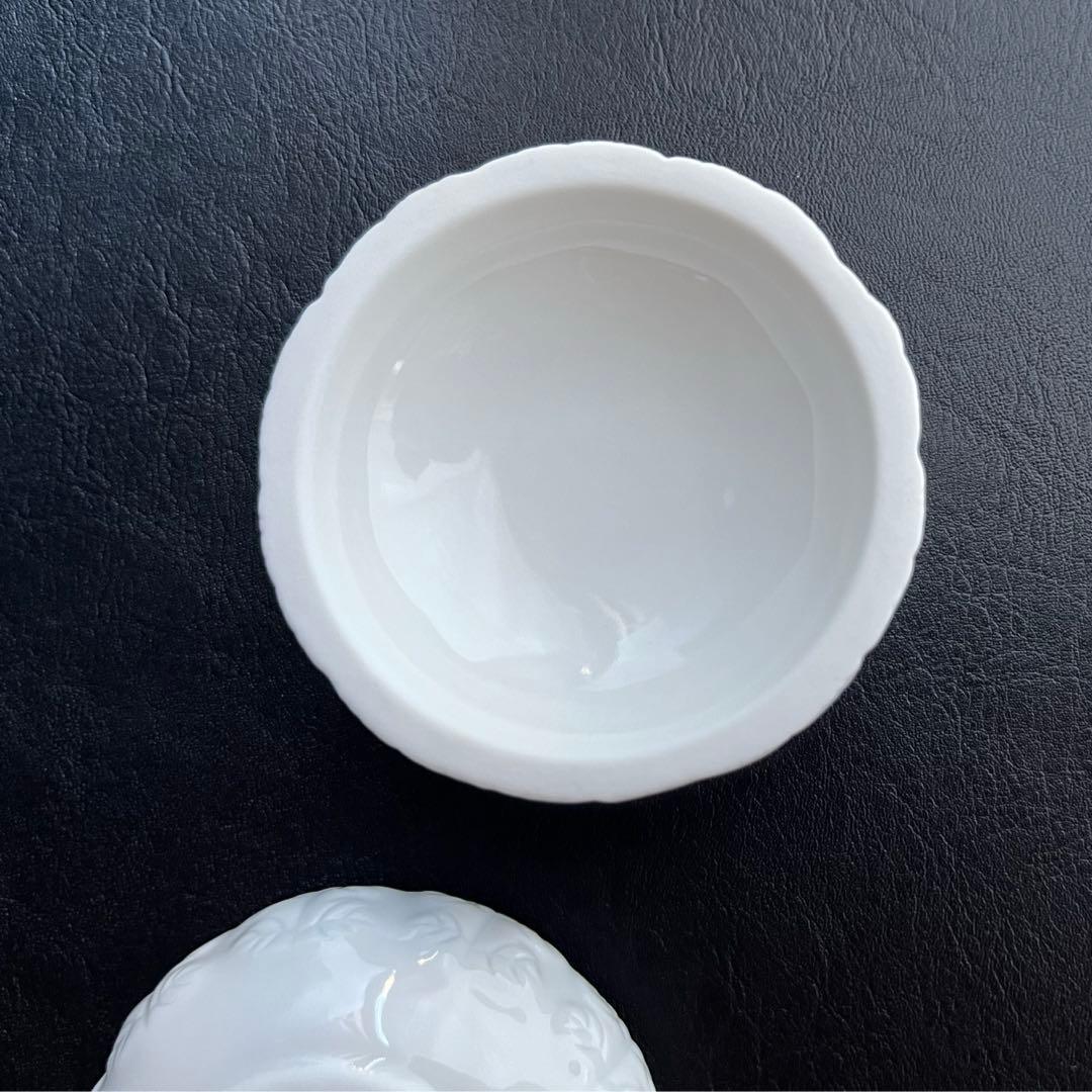 平戸　十五代　中里茂右衛門　白磁　菊香合