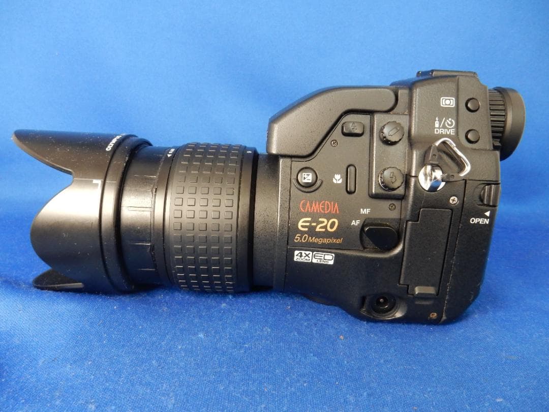 #2212 CAMEDIA E-20 ① OLYMPUS ベタ、落としました