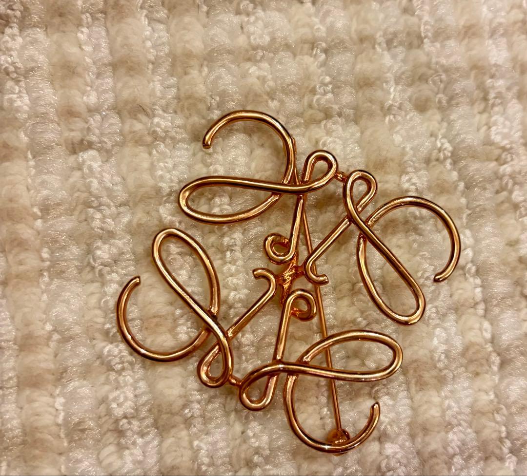 使用品❗️ロエベ　ブローチ　ロゴブローチ　ピンクゴールド
