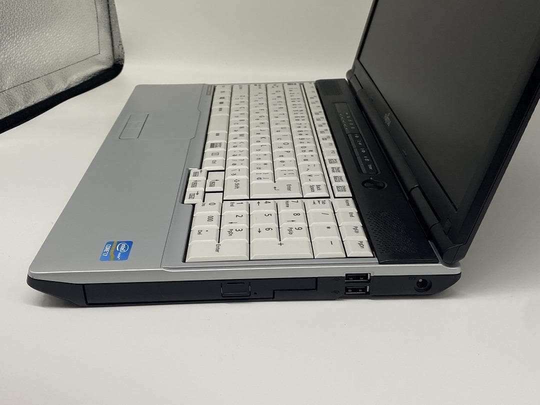【FUJITSU】爆速Core i7/新品SSD256GBノートパソコン　C3