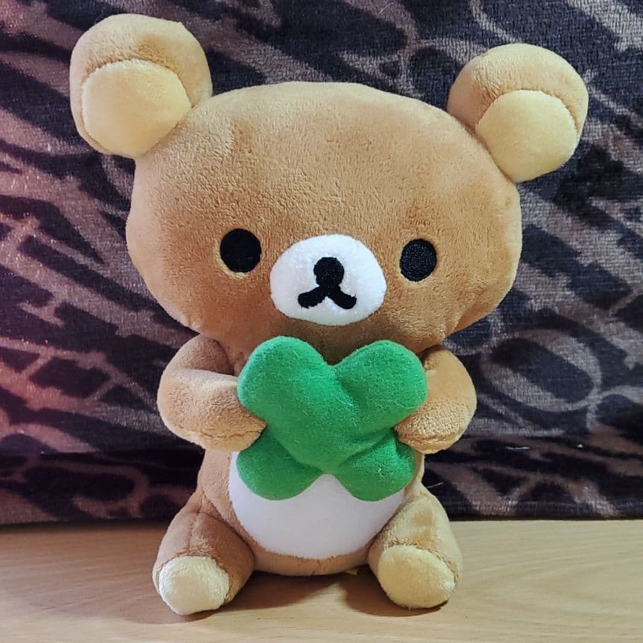 四葉のクローバー　リラックマ　金運アップ