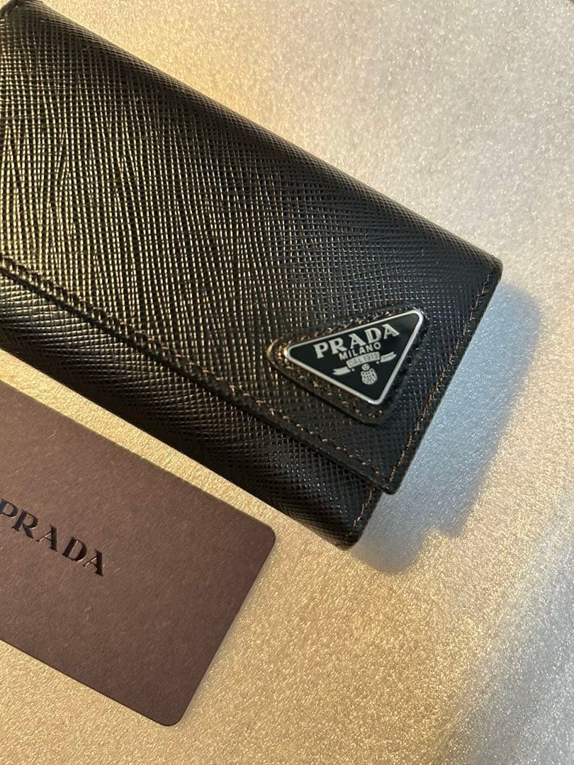 未使用　PRADA キーケース 三角ロゴ 6連 サフィアーノレザー ブラック