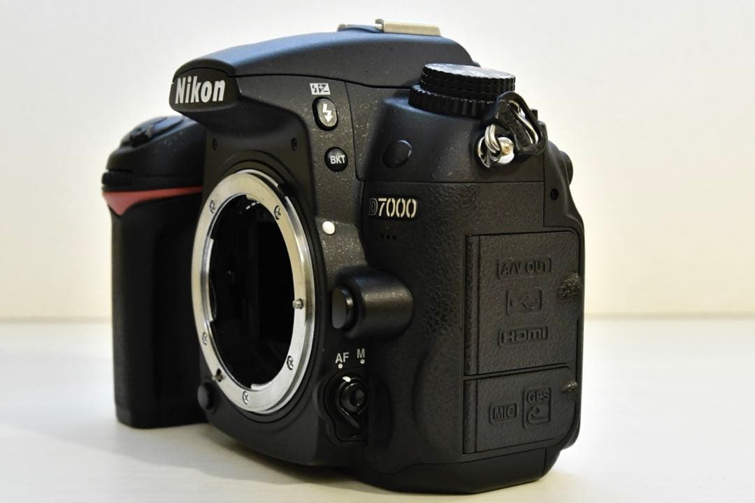 Nikon D7000 デジタル一眼レフカメラ