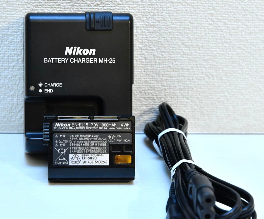 Nikon D7000 デジタル一眼レフカメラ