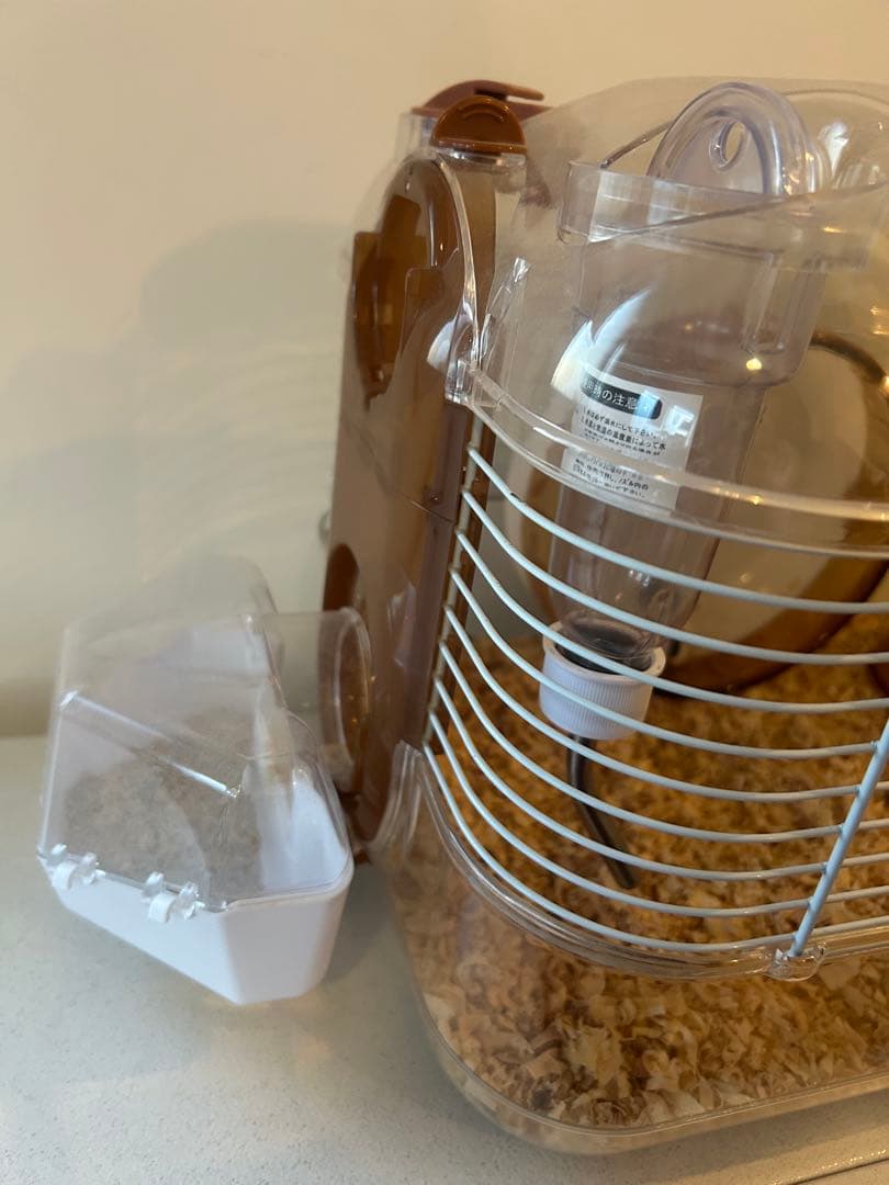 小動物用透明ケージ 中型 付属品付き、餌、トイレの砂、おがくず付き