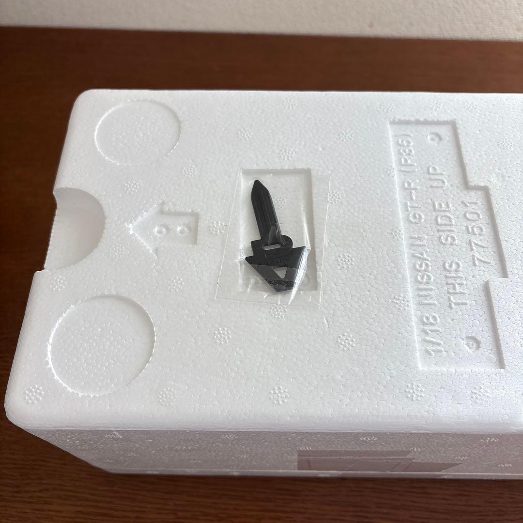 オートアート　日産 GT-R R35 ニスモ 1/18 ミニカー　シルバー