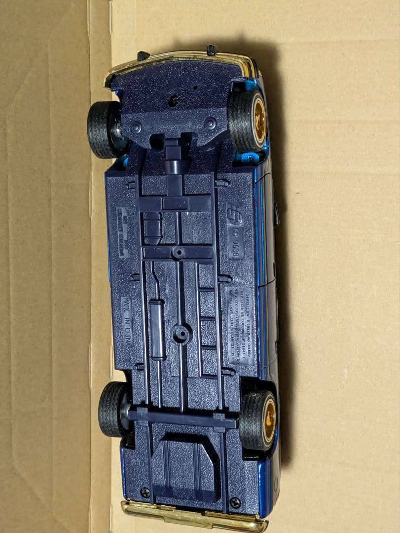 サニーサイド 1993 シボレー サバーバン 1/24 ブルーゴールド