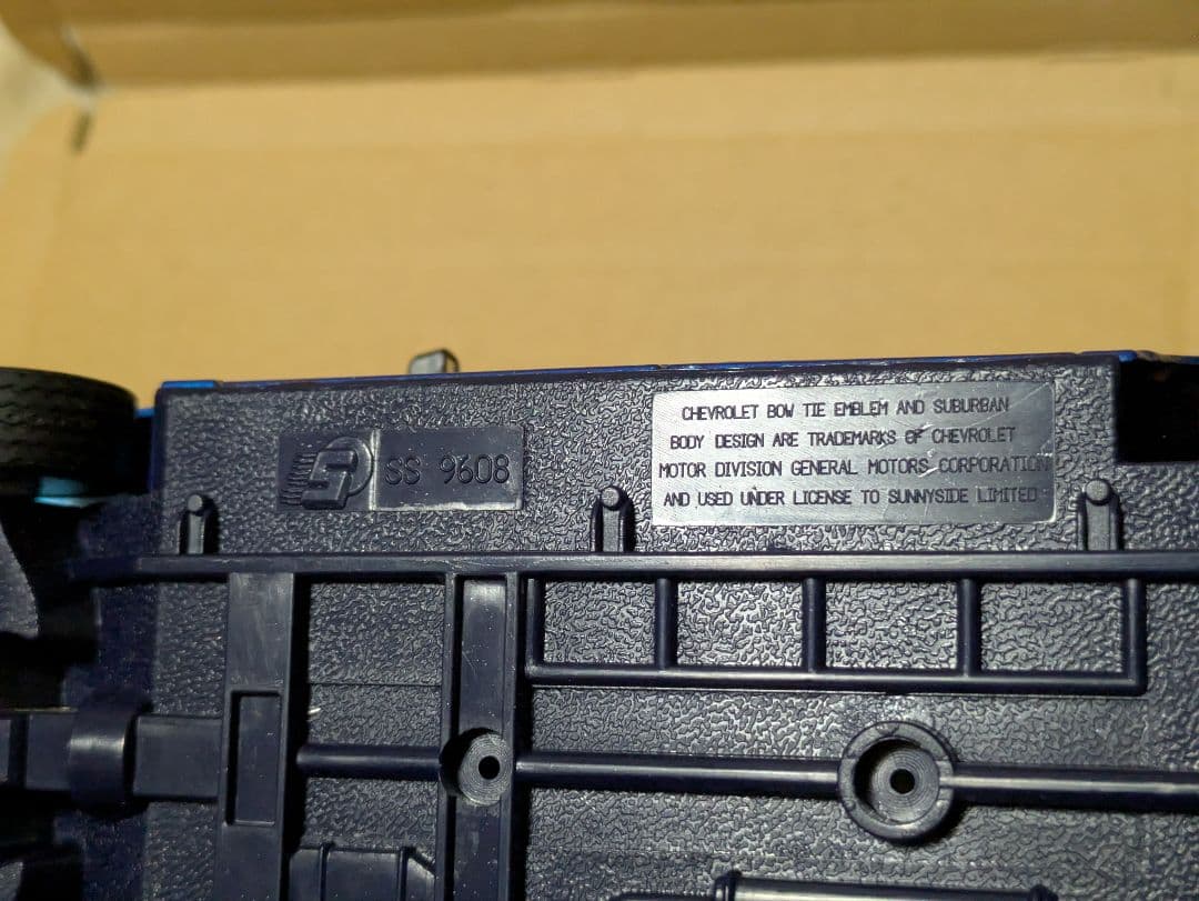 サニーサイド 1993 シボレー サバーバン 1/24 ブルーゴールド