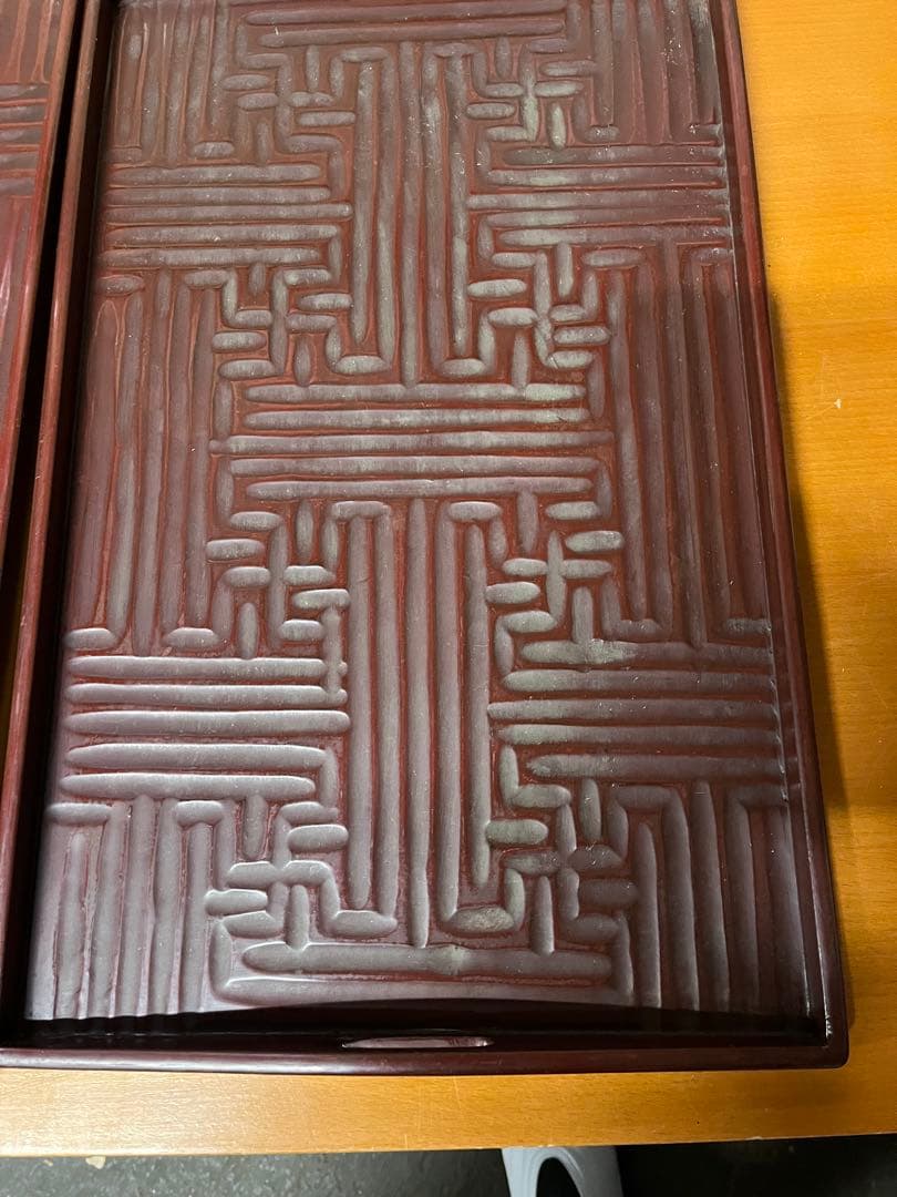 赤褐色　模様漆器膳2枚セット　アンティーク　レトロ　レア　お盆