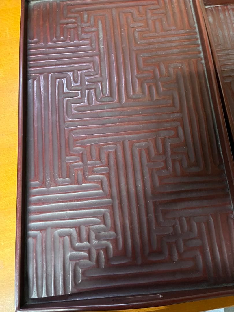 赤褐色　模様漆器膳2枚セット　アンティーク　レトロ　レア　お盆