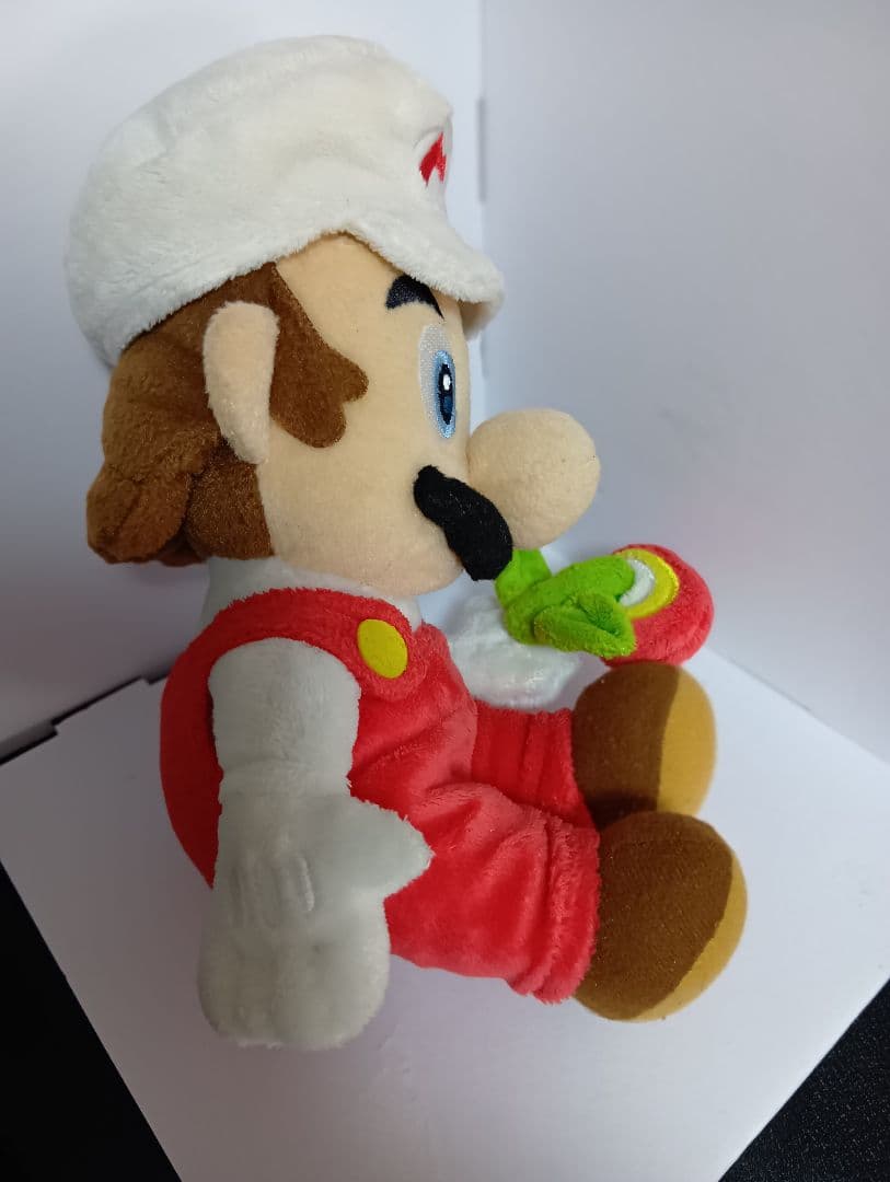 ファイヤーマリオ　ぬいぐるみ