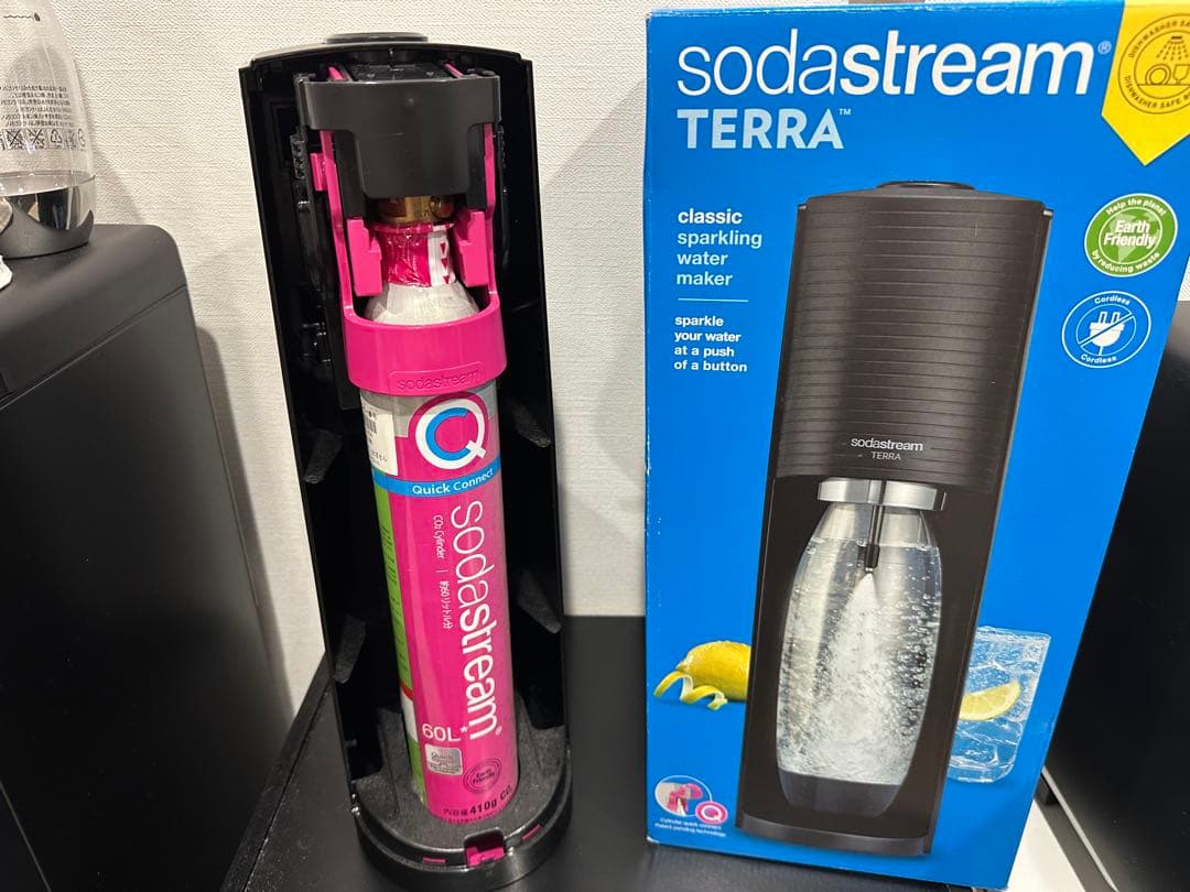 週末割　sodastream TERRA 炭酸水メーカー ガラスボトル２本付き
