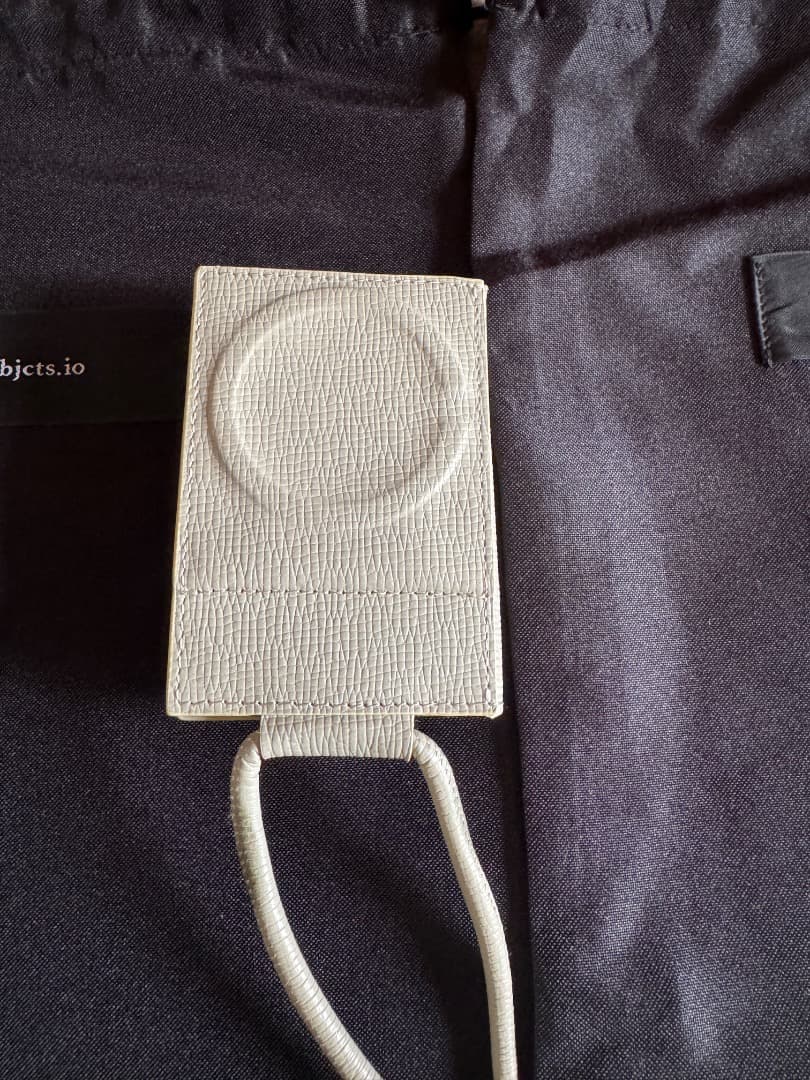 【最値下】objects.io 　iPhone15Proケース・レザーストラップ