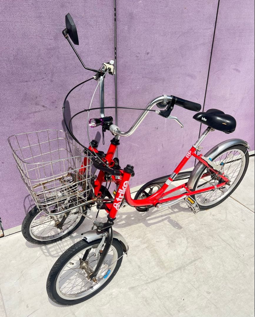 Trike 社 ユニバーサルトライク赤い三輪車