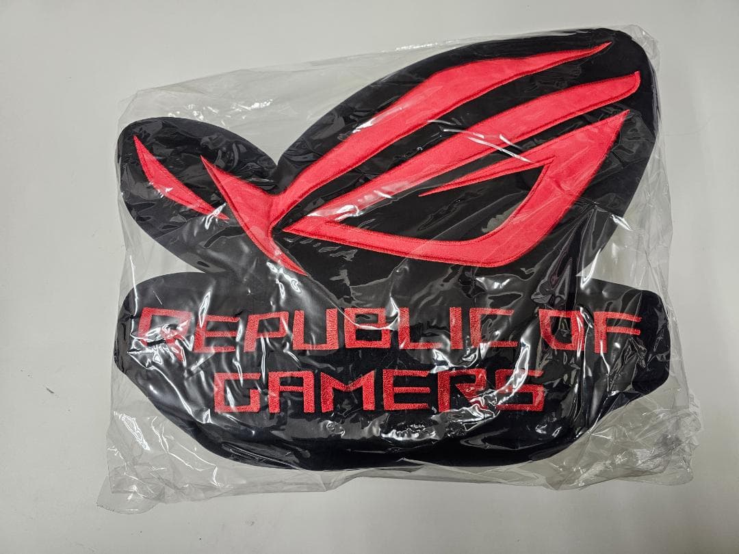 ROG ショルダーバックとROG クッション(非売品)