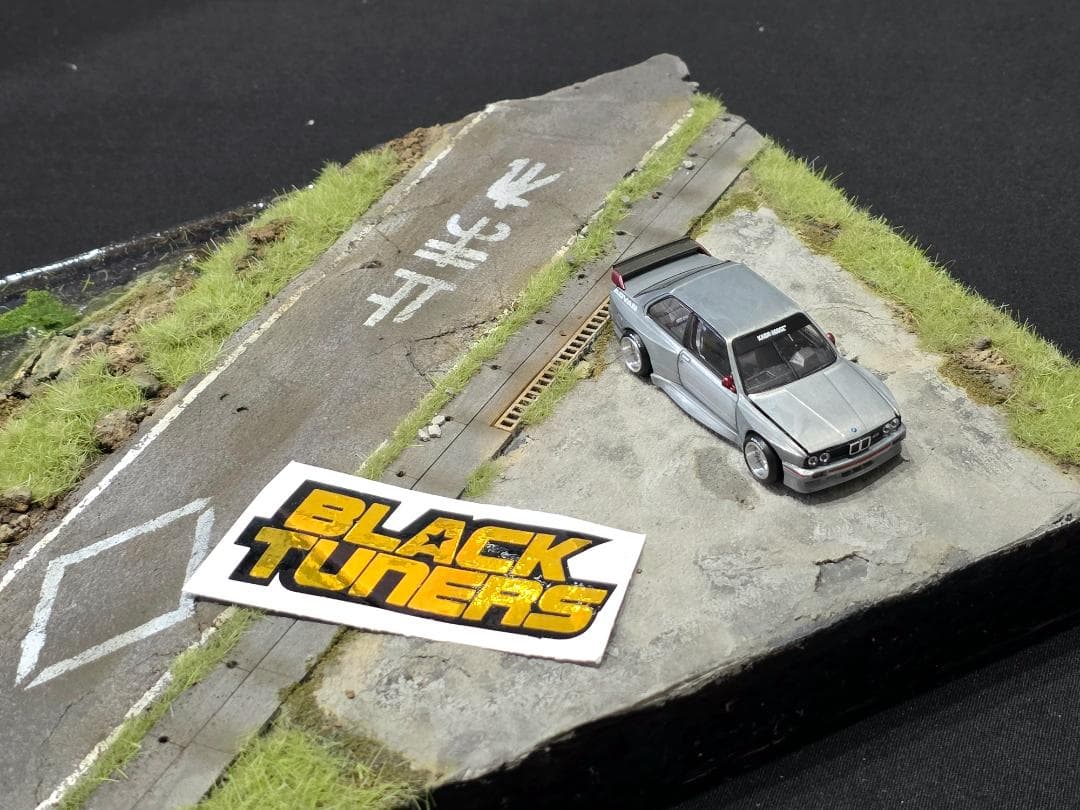 カスタム 現実的の駐車場 ジオラマ 1:64