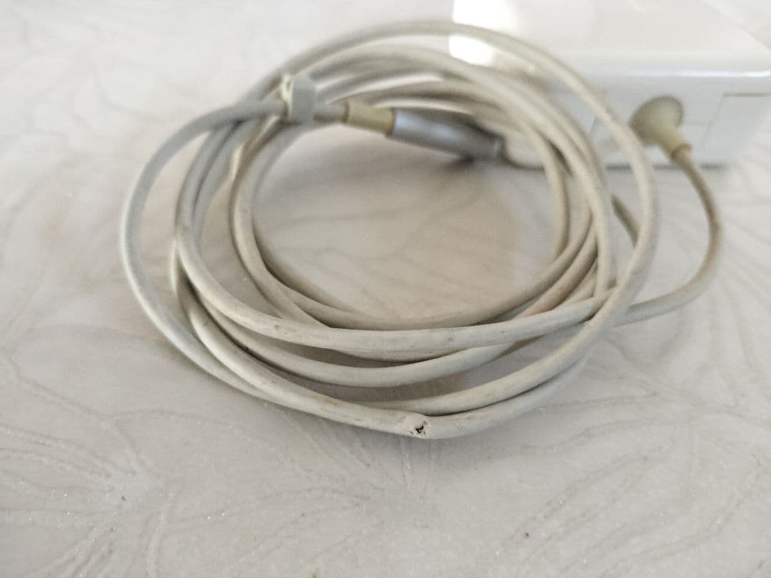 Apple MacBook Air　メモリ4G　SSD256G