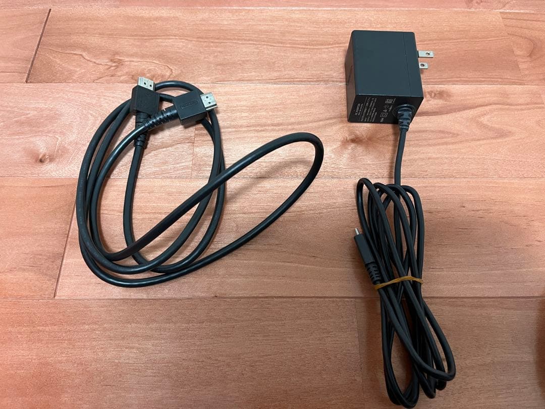 【コントローラー若干難あり】Nintendo Switch 本体【おまけ付き】