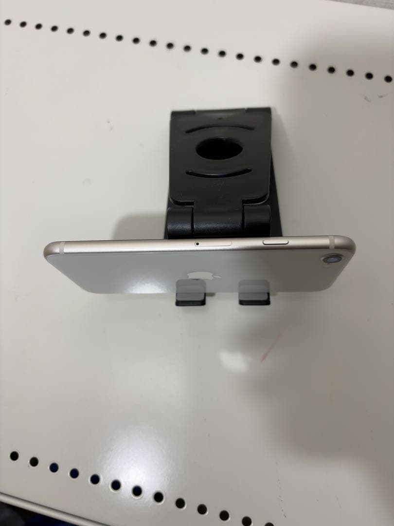 早い者勝ち　[SIMフリー]Apple iPhone se3 64GB