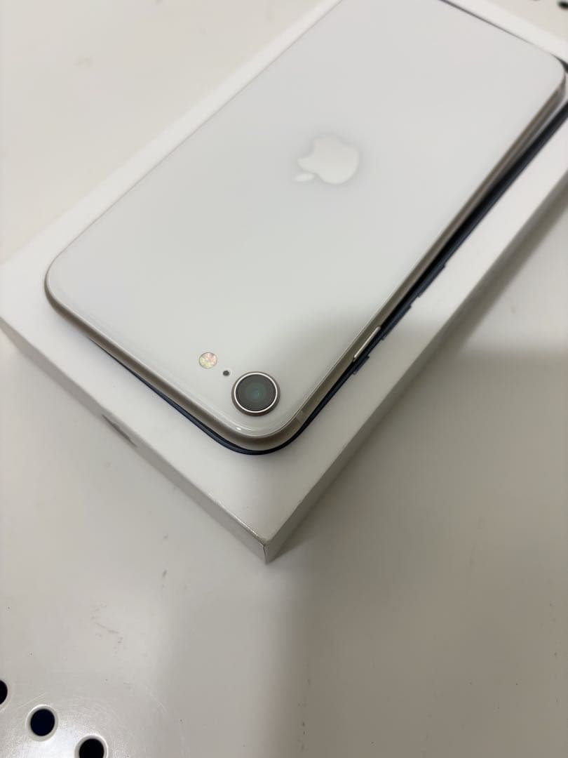 早い者勝ち　[SIMフリー]Apple iPhone se3 64GB