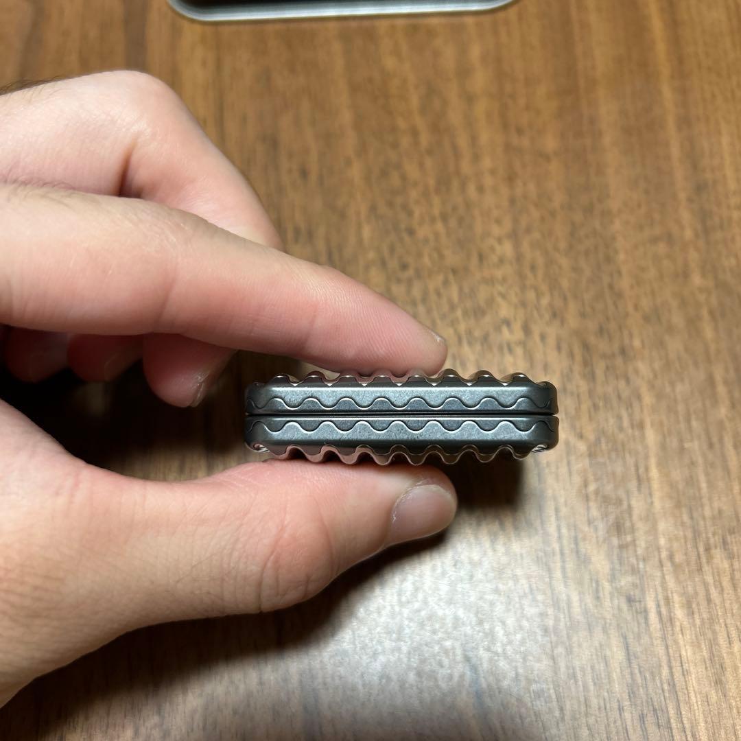 MAGNUS Crinkle Zirc/Ti/Zirc フィジェットトイ
