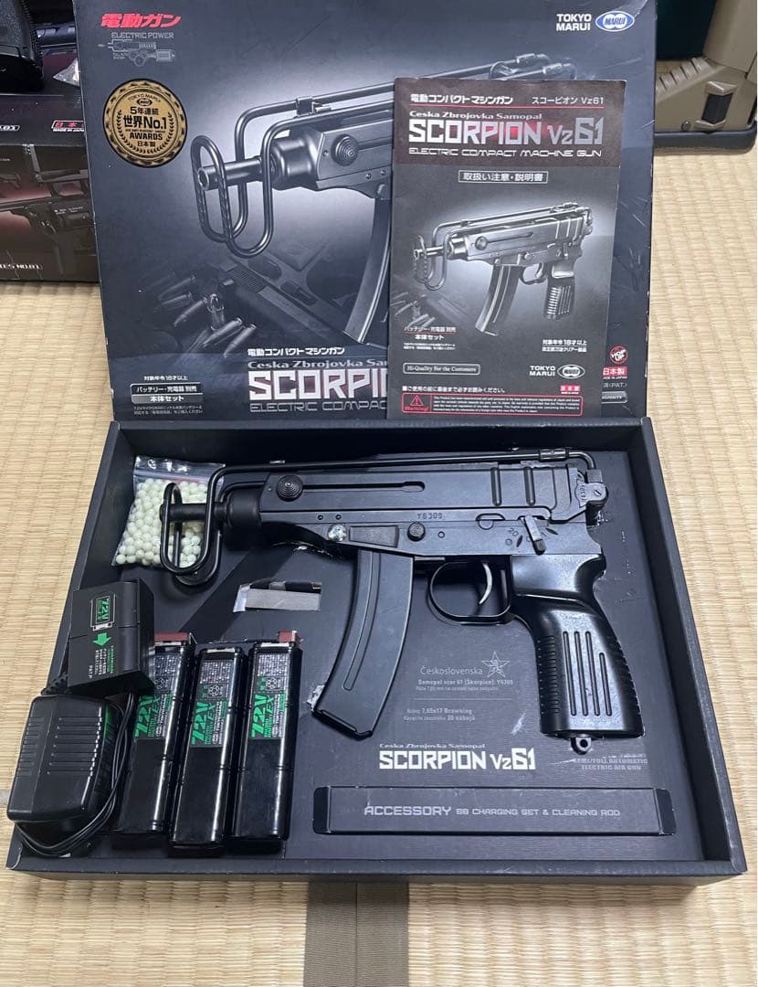 東京マルイ　スコーピオンvz61 電動コンパクトマシンガン 充電器バッテリー付き