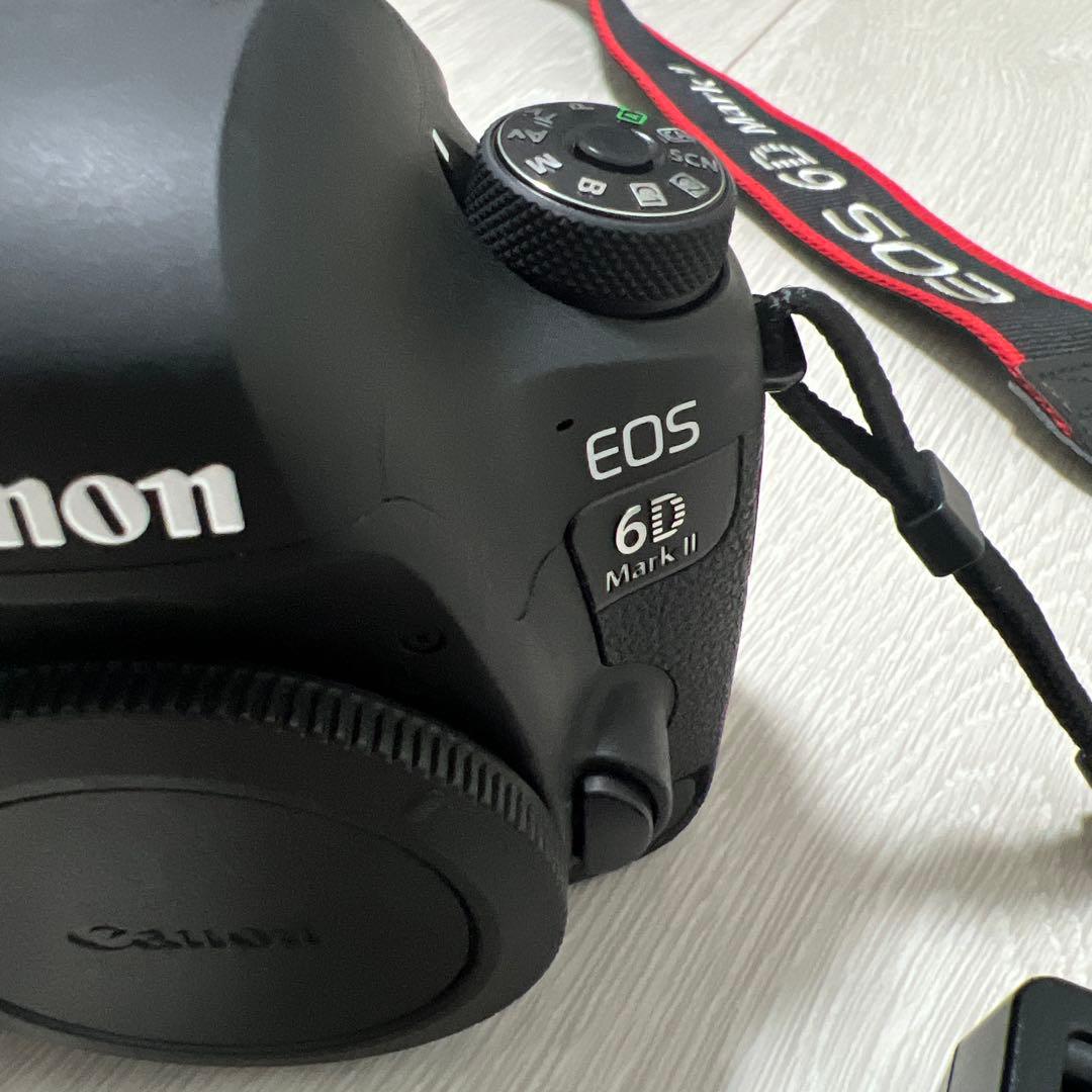 中古美品！Canon EOS 6D Mark II 本体と付属品