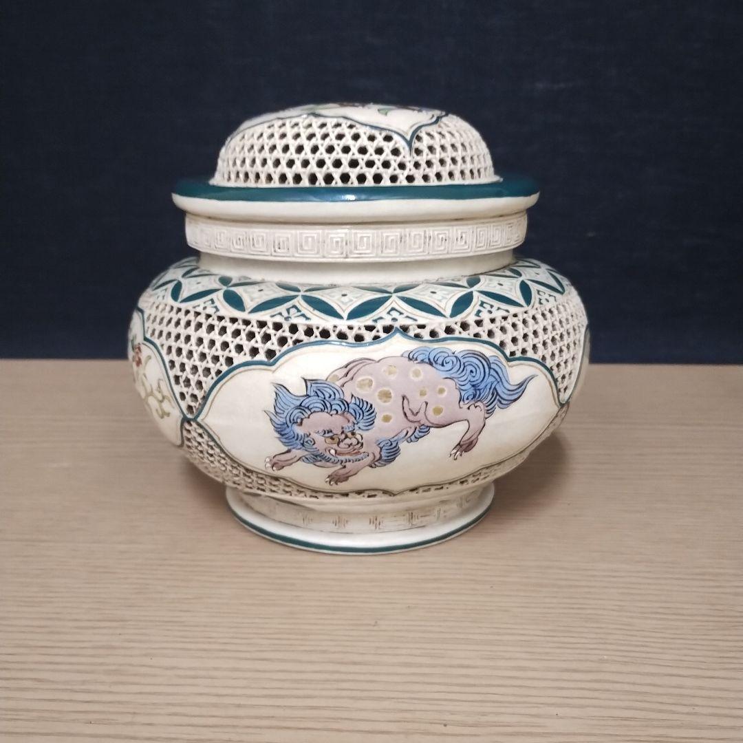 透かし彫りの香炉 青い獅子