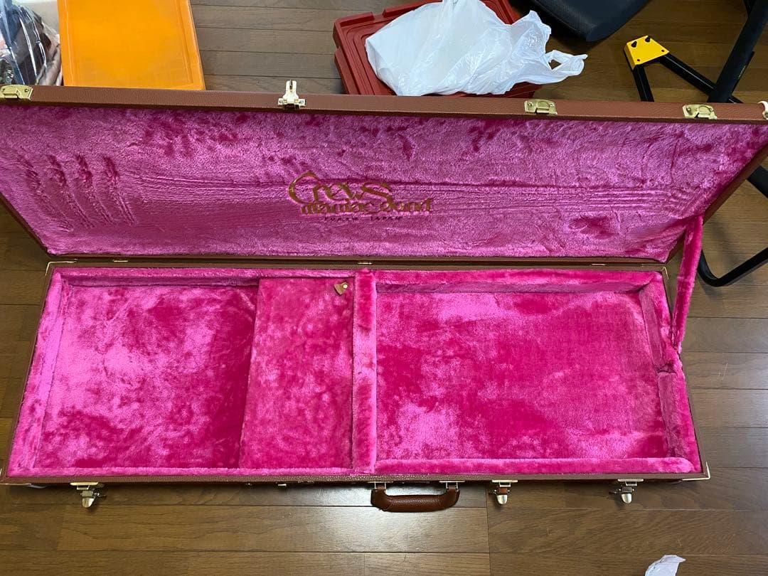 Crewsオリジナル、ベース用ハードケースです。