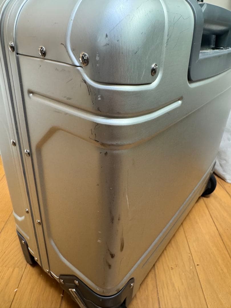 ZERO HALLIBURTON シルバーキャリーケース 29L