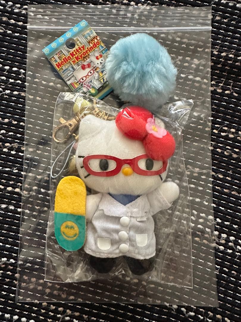 ご当地キティ　杏林堂コラボ　ストラップ ハローキティ 薬剤師