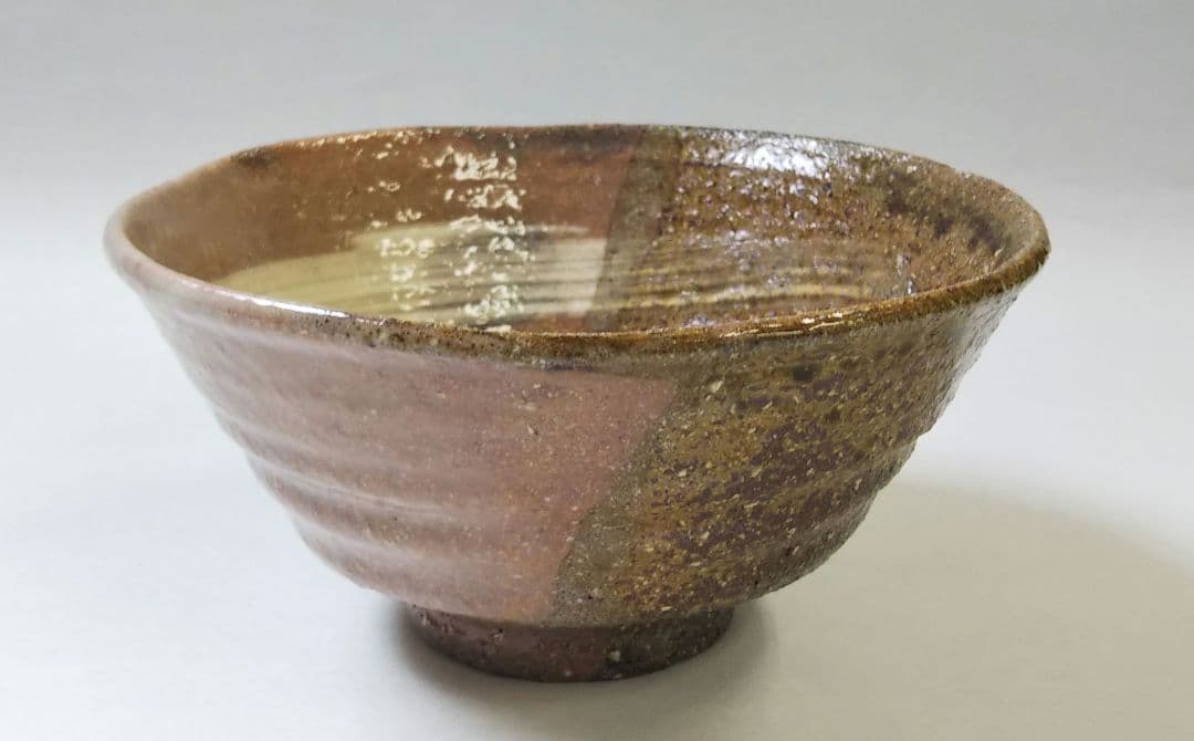 茶道具 茶碗 高麗 伊羅保 片身変 刷毛目 聞慶窯 千漢鳳 韓国