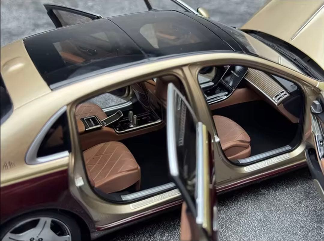 Mercedes-Maybach S Class 1/18スケールモデルミニカー