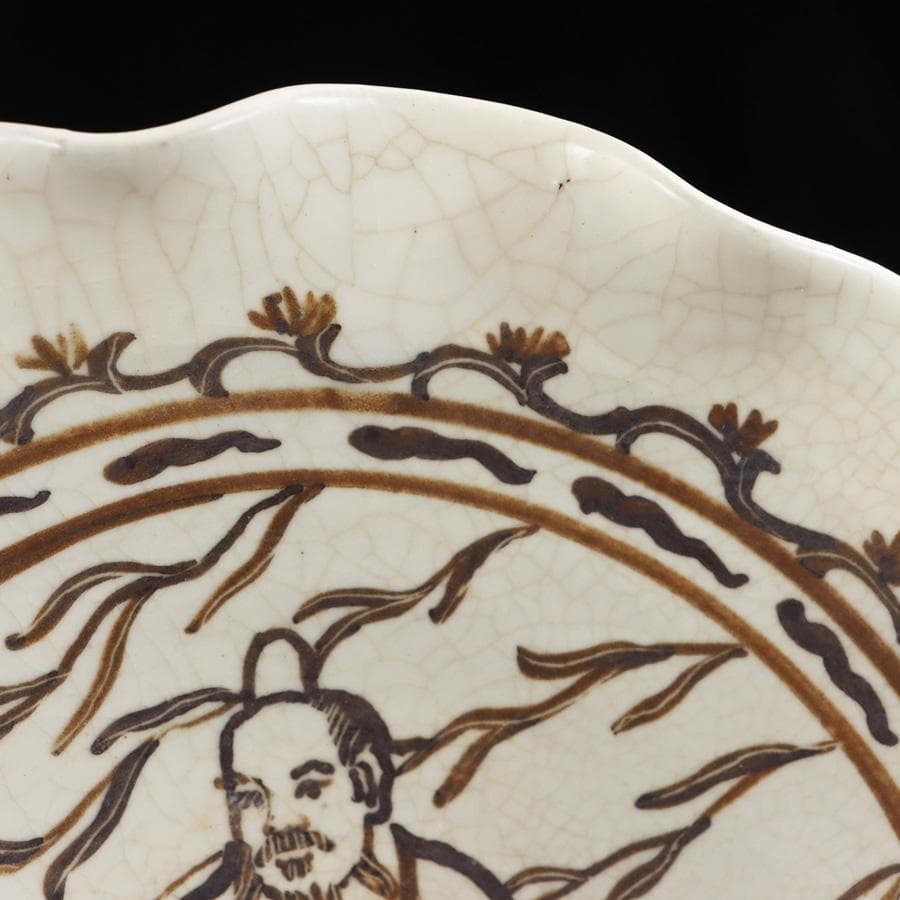 Y2396-1 中国 宋時代 人物図 波型皿 直径23㎝ 箱付き　せ