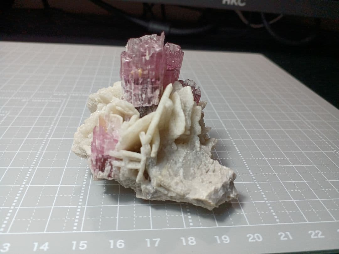 GG　ピンクトルマリン　原石　鉱物標本