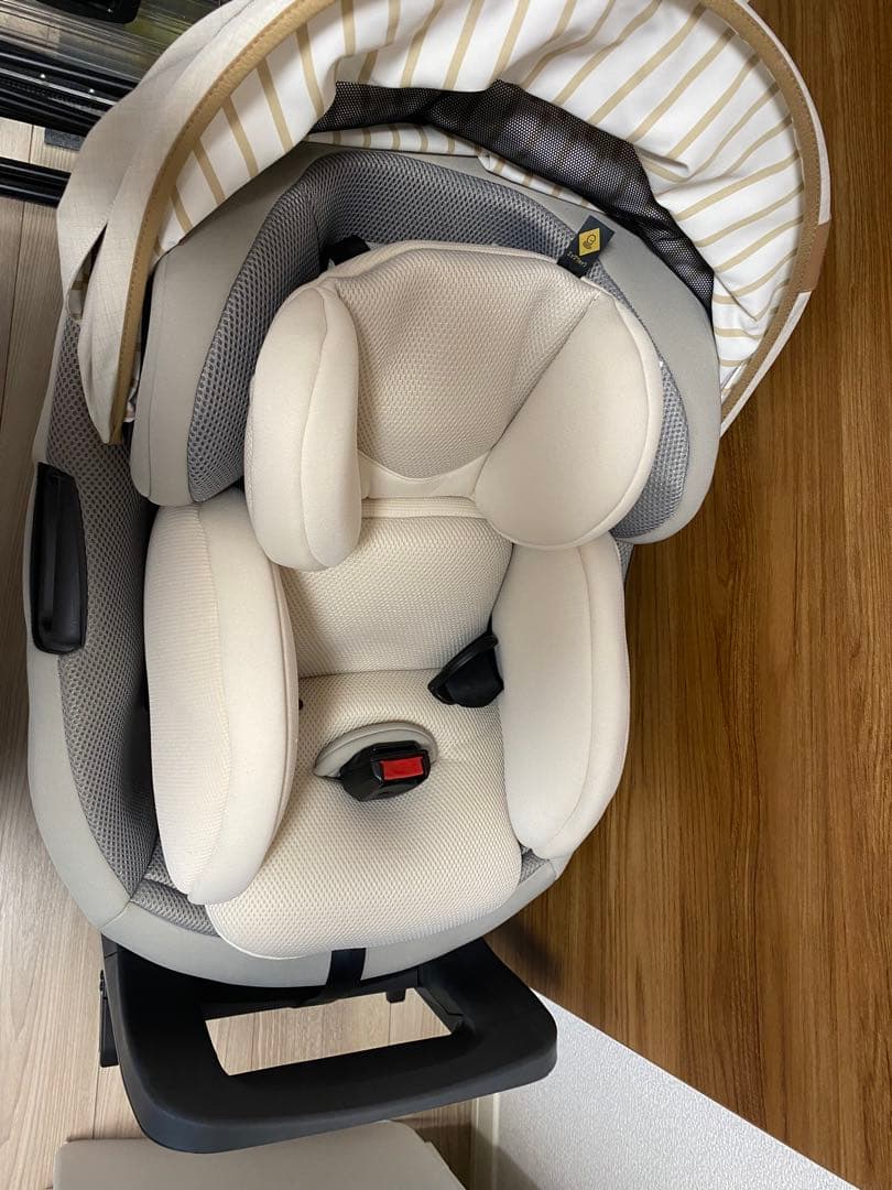 Combi 回転式チャイルドシート
