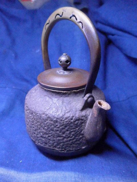 鉄製テクスチャー仕上げの鉄瓶