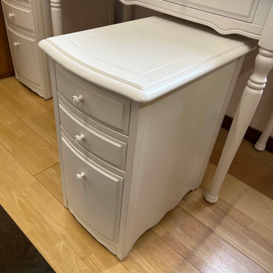 専用ページ名古屋市内お届無料椅子二脚セットりりーホワイト引き出し3段シャビネット