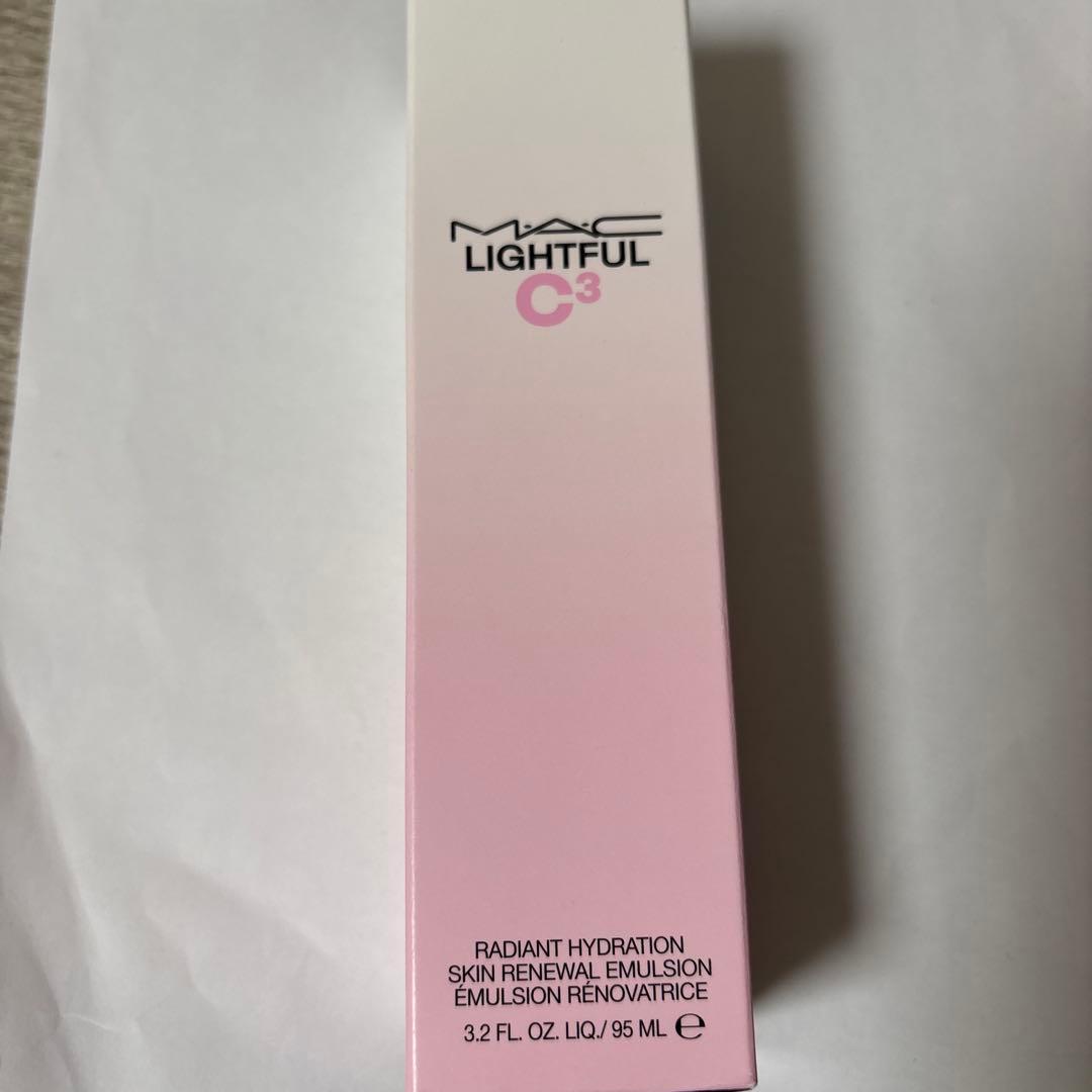 新品未使用MAC LIGHTFUL C3 乳液　3点