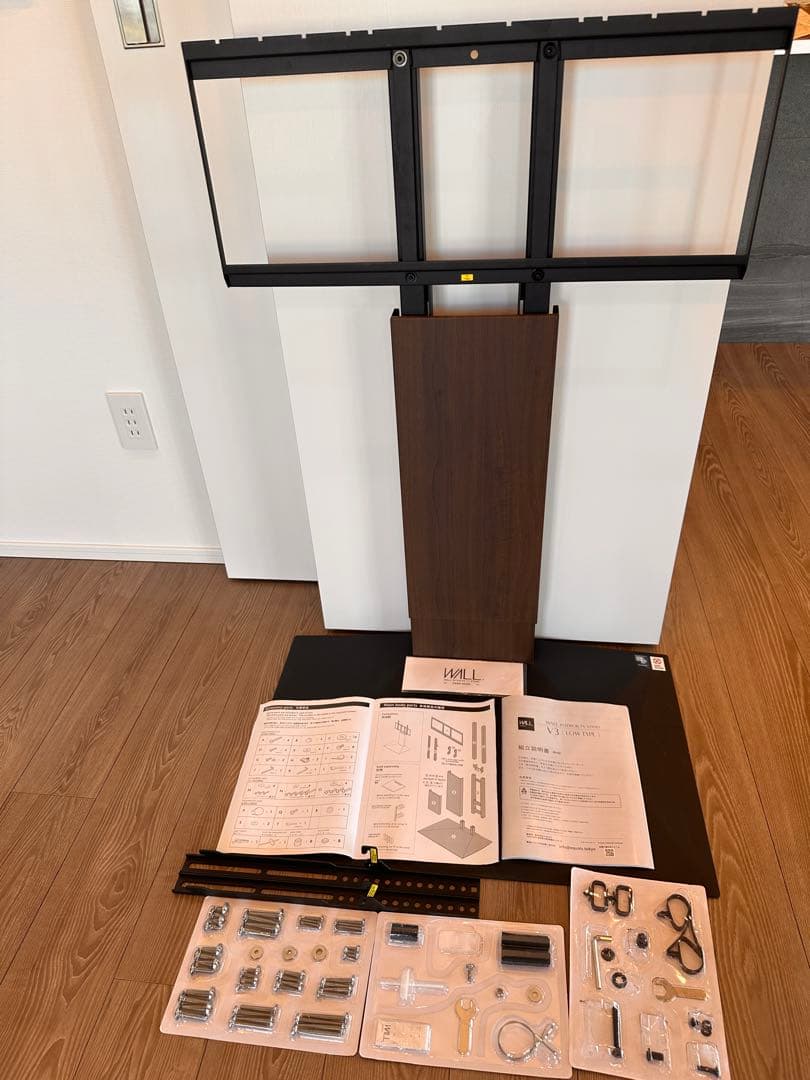 美品テレビスタンドロータイプ WALL V3 LOW TYPE series