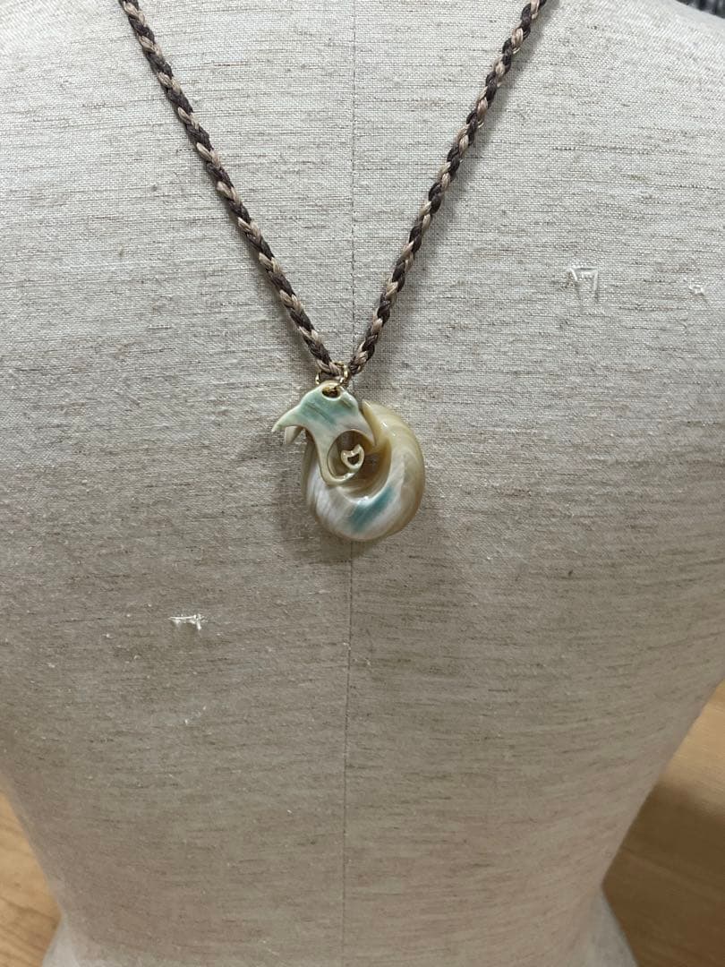夜光貝ネックレス(ys24)マンタ　ボーンカービング、シェルカービング最終価格