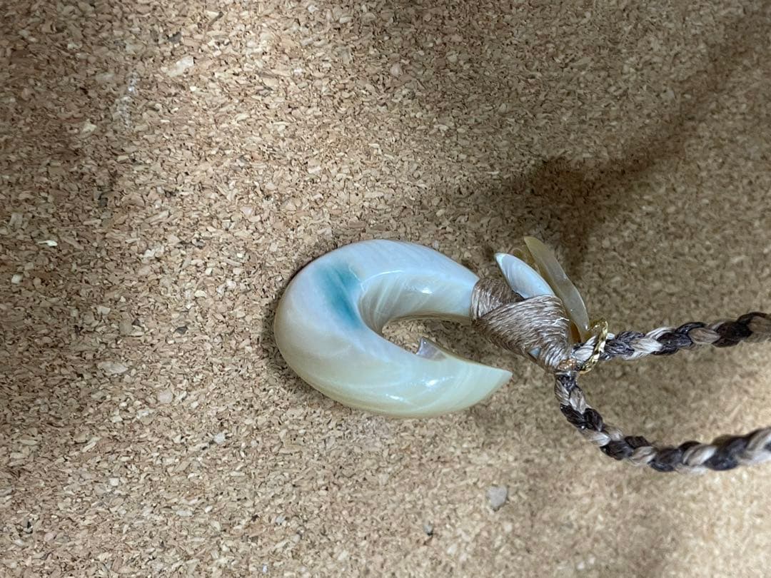 夜光貝ネックレス(ys24)マンタ　ボーンカービング、シェルカービング最終価格