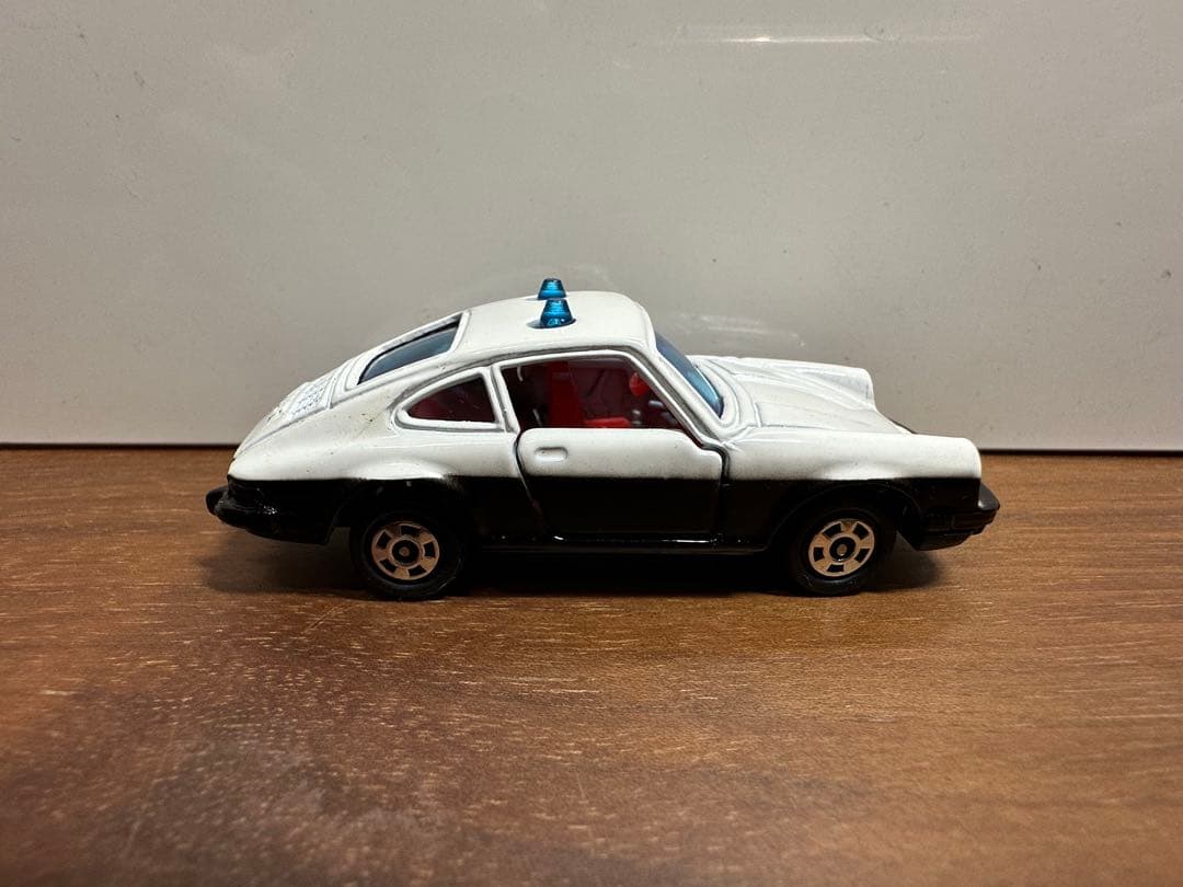 トミカ 外車シリーズ F16 1/61 ポルシェ911S ポリスカー シール付き