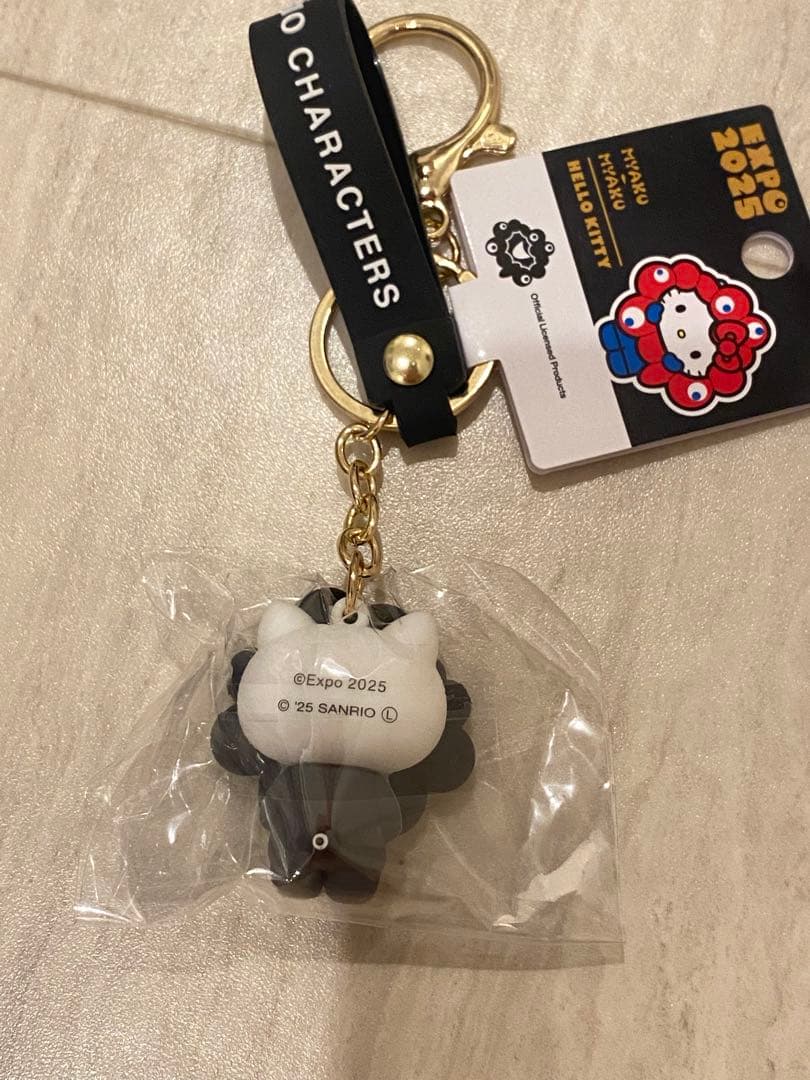 万博限定 黒ミャクミャク サンリオ キーホルダー　キティ